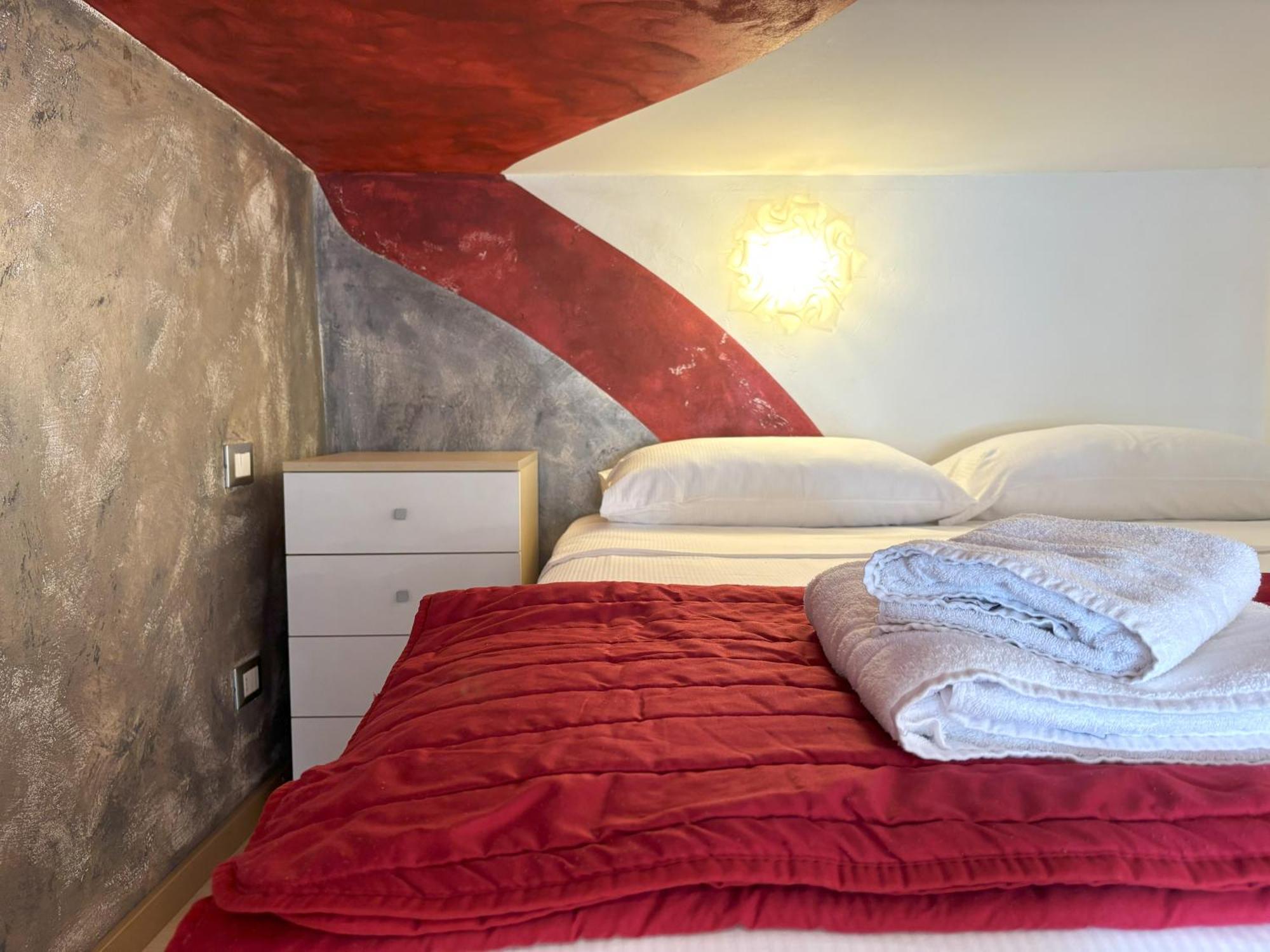 Red Velvet Lägenhet Trieste Exteriör bild
